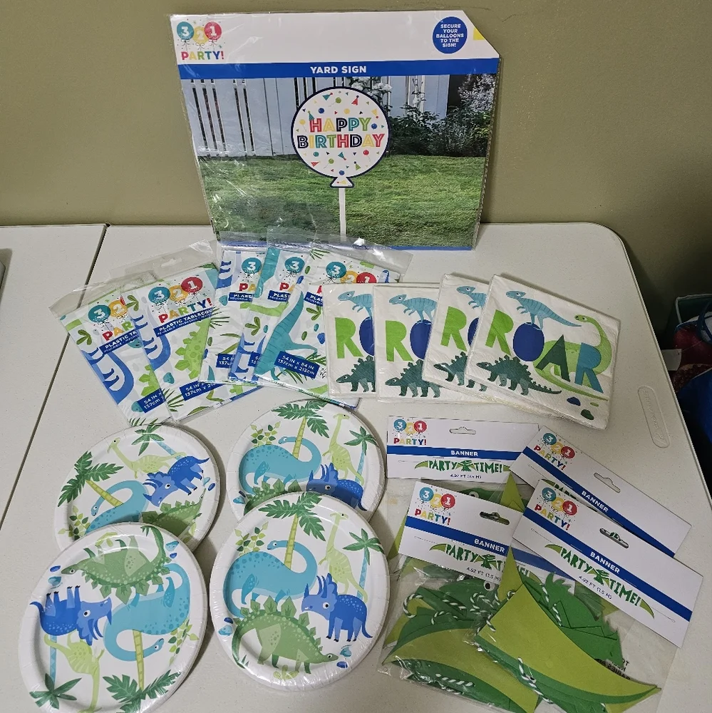 106 piece Dinosaur Party Bundle